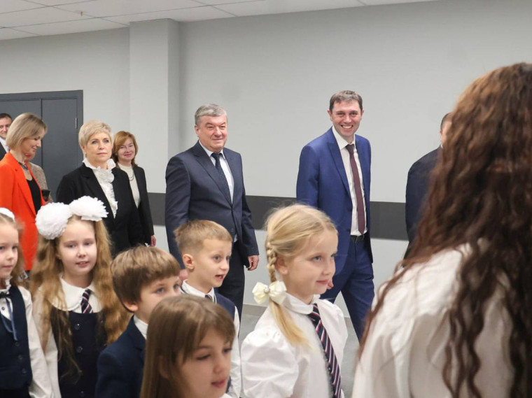 Глава Воронежа Сергей Петрин высоко оценил результаты реконструкции здания СОШ № 45, назвав его одним из лучших в городе