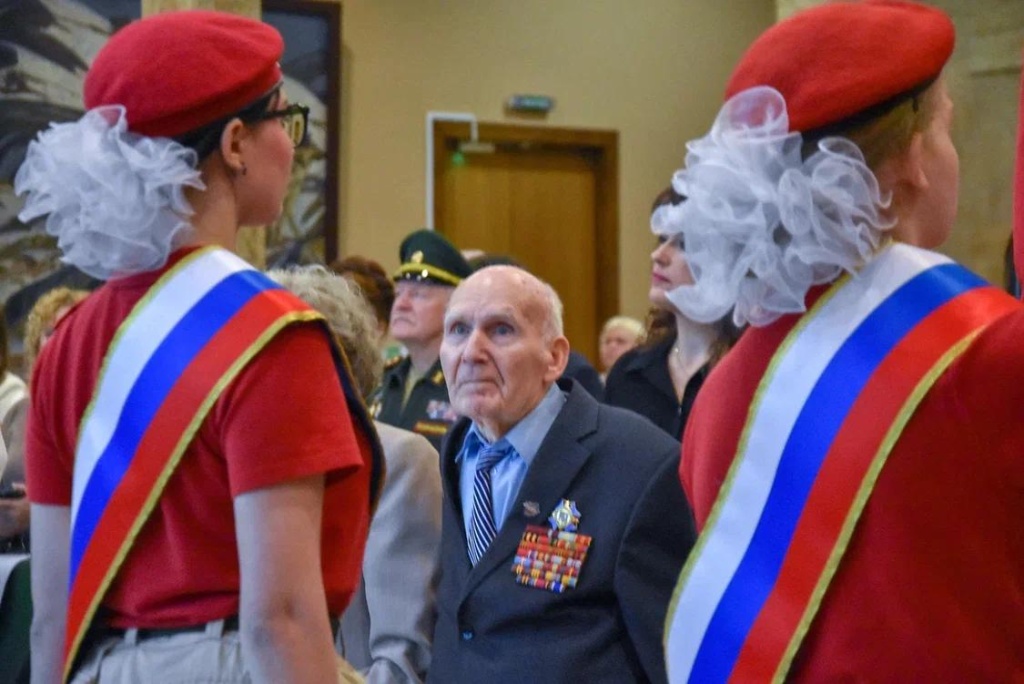 В Москве наградили победителей Международного конкурса «Герои – в песнях» и презентовали Международную конвенцию по защите воинских памятников В Москве наградили победителей Международного конкурса «Герои – в песнях» и презентовали Международную конвенцию по защите воинских памятников