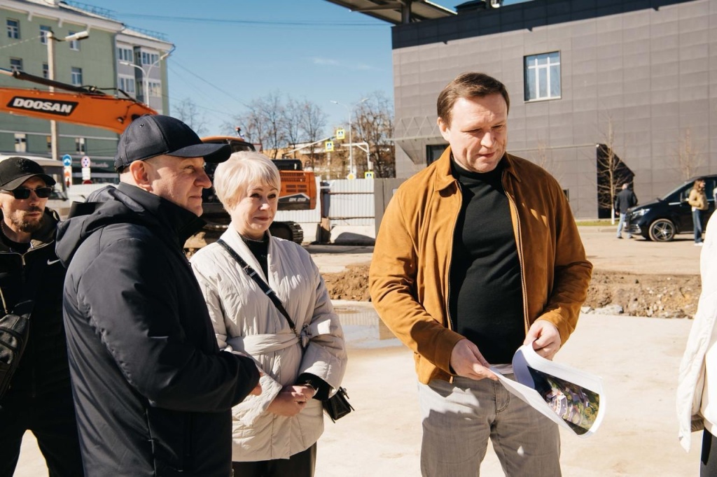 Депутат Госдумы Сергей Пахомов и глава округа Пушкинский Максим Красноцветов посетили Образовательный центр № 2 в Ивантеевке