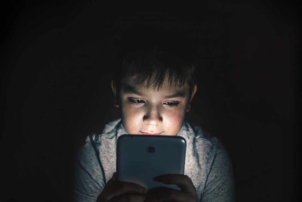 Кибермошенники обманули детей на миллиард рублей