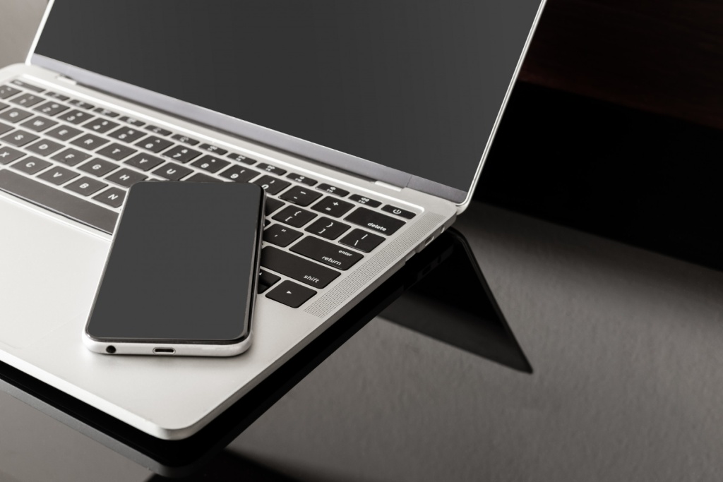 Цены на подержанные ноутбуки Apple в России снизились на 30%