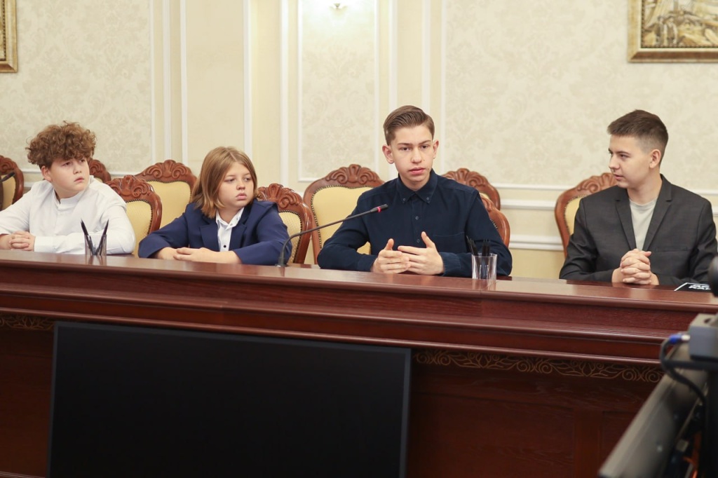 Сергей Петрин обсудил со школьниками их инициативы по созданию туристических троп в Воронеже