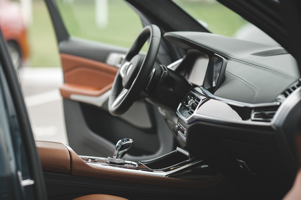 Автомобильные дилеры массово покидают рынок России