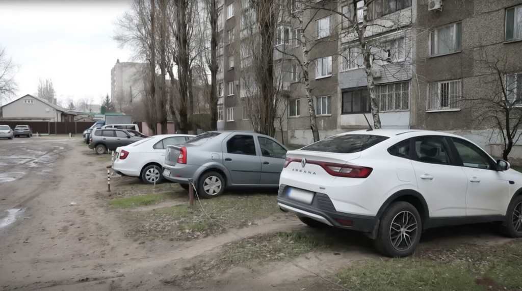 Мэр Воронежа Сергей Петрин напомнил о недопустимости парковки на газонах: нарушителей будут штрафовать и публично показывать