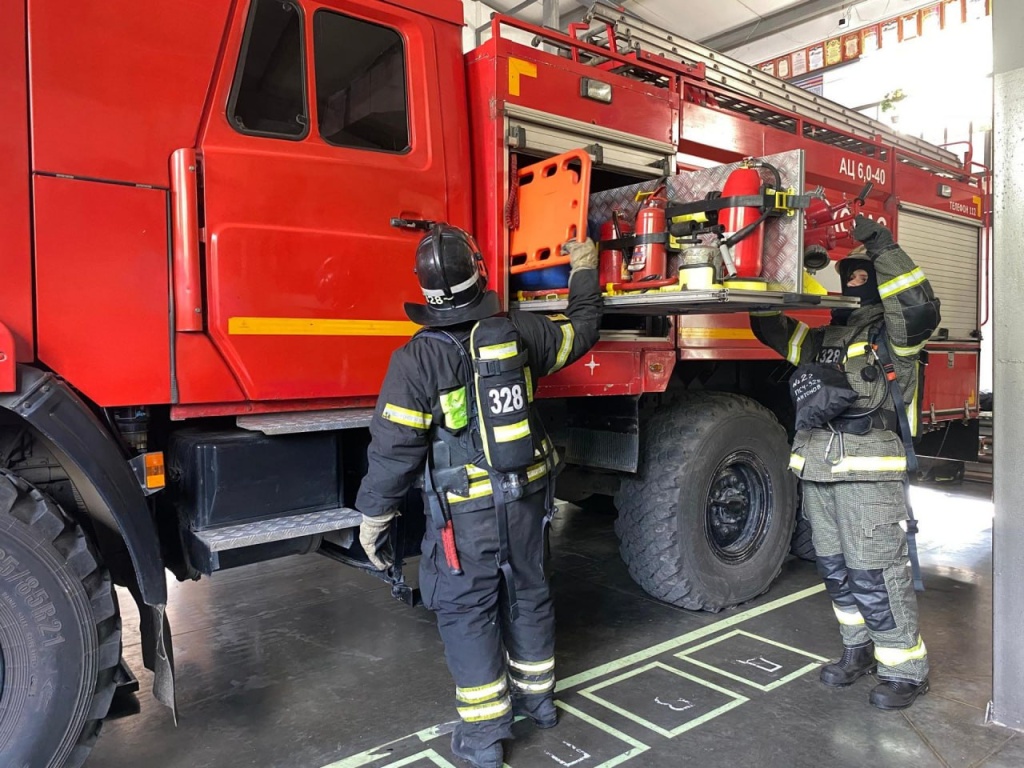 Пожарно-тактические занятия в школах Пушкинского: готовность к ЧС на высоком уровне