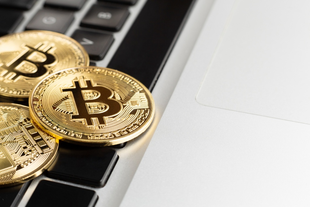Курс биткоина поднимался до 59,9 тысячи долларов