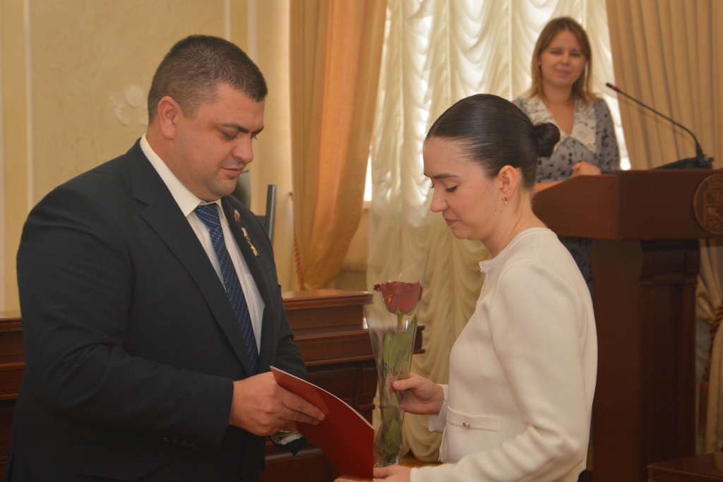 Андрей Дьяченко и Сергей Петрин вручили награды лучшим дорожникам Воронежа Андрей Дьяченко и Сергей Петрин вручили награды лучшим дорожникам Воронежа