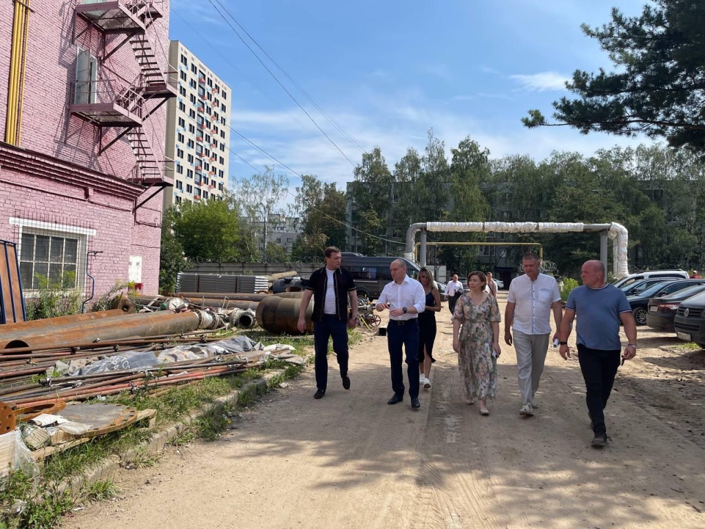 Глава Пушкинского Максим Красноцветов и депутат Госдумы Сергей Пахомов проинспектировали ход реконструкции котельной в Ивантеевке