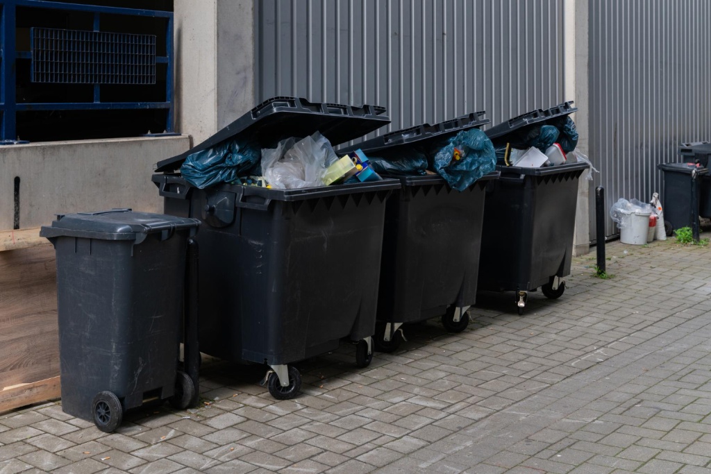 В Правобережном округе Иркутска завершилась реконструкция 23 контейнерных площадок