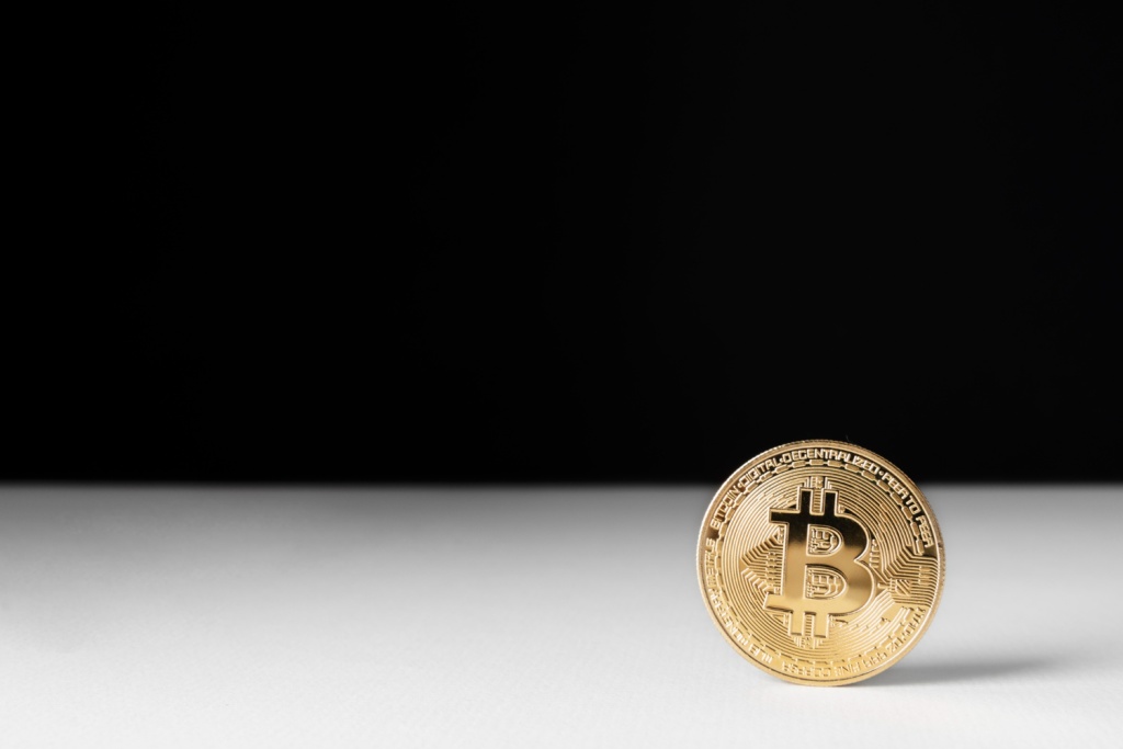 Курс биткоина вырос до 65 тысяч долларов