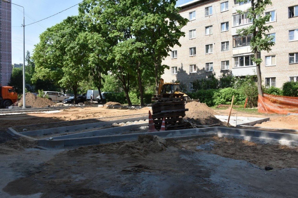 Комплексное благоустройство двора в подмосковной Ивантеевке: новые парковки и детская площадка