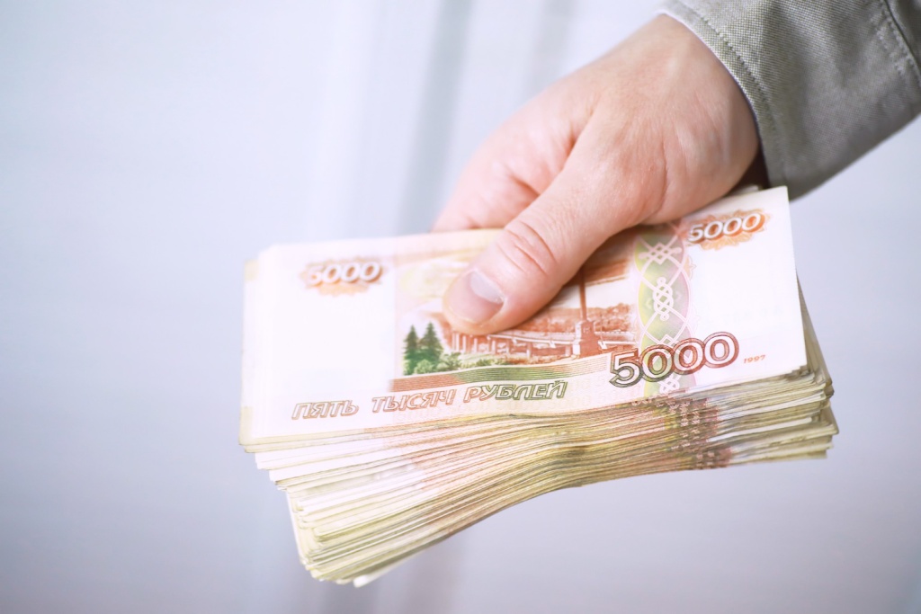 Средняя зарплата в петербургских структурах «Газпрома» достигла 641 000 рублей