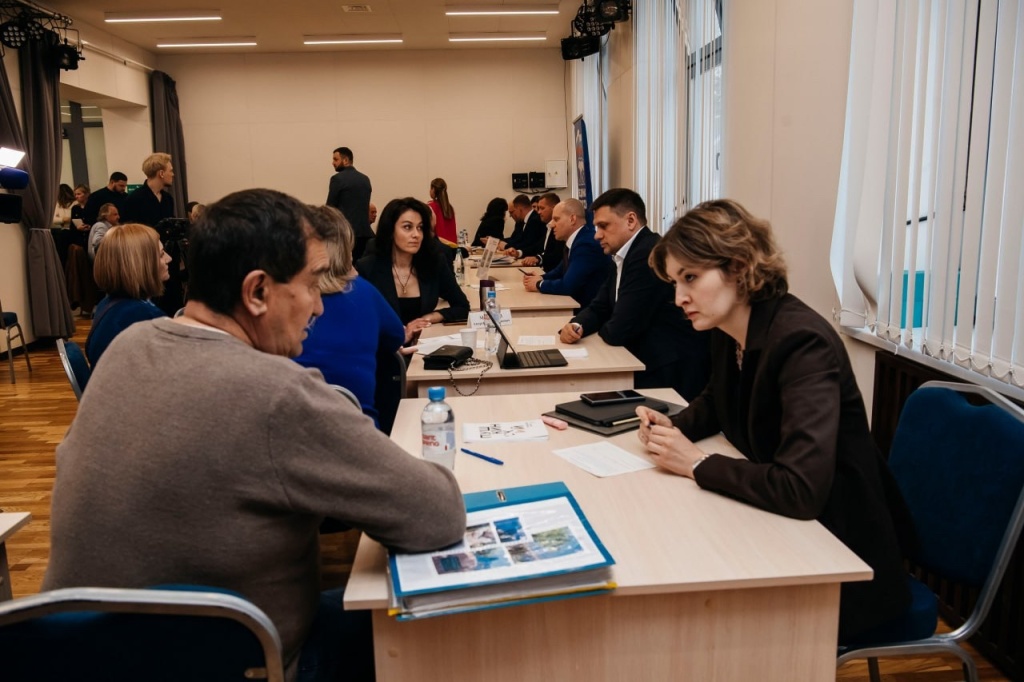 «Выездная администрация» в подмосковном Правдинском: жители обсудили с властями вопросы ЖКХ, благоустройства и поддержки участников СВО»