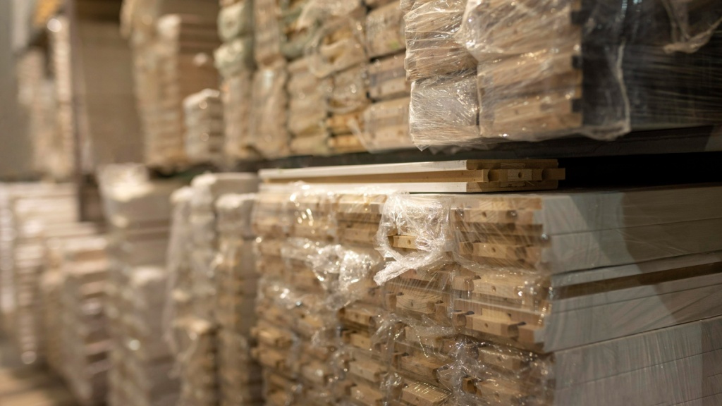 Приангарье отправило вагон пиломатериалов в качестве гуманитарной помощи в Курскую область