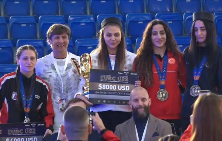 Елена Бабичева из Домодедово выиграла первенство Европы по боксу