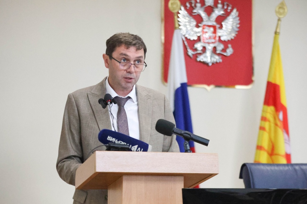 Мэр Воронежа Сергей Петрин выступил перед депутатами гордумы с докладом о проделанной работе за прошлый год