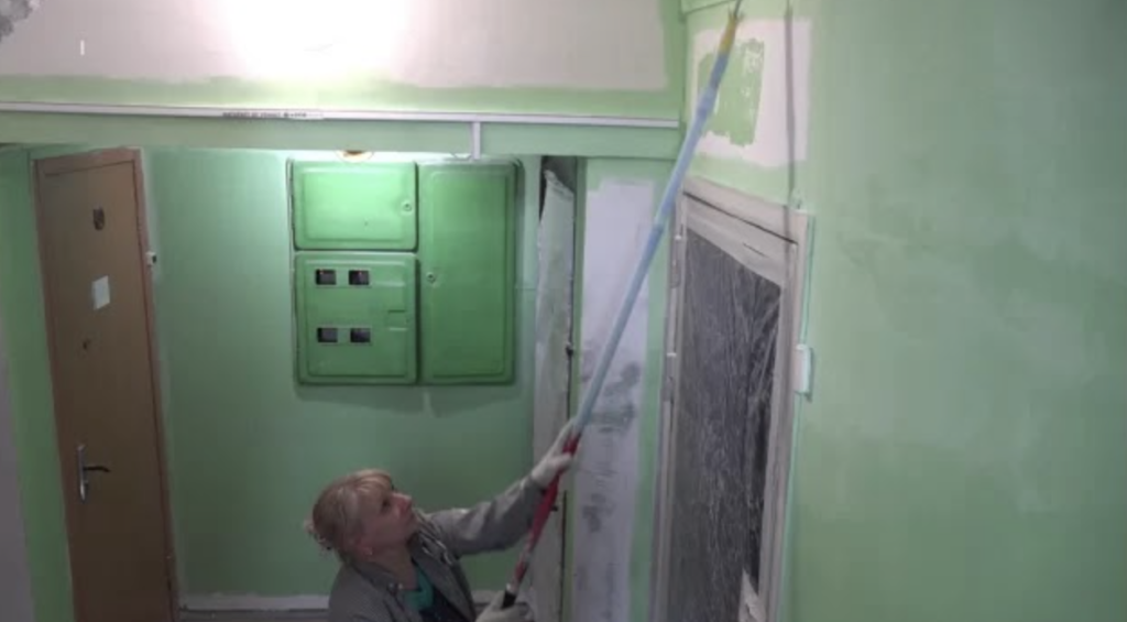 В подмосковном Пушкинском масштабно обновляют жилой фонд: стартовал второй этап ремонта подъездов