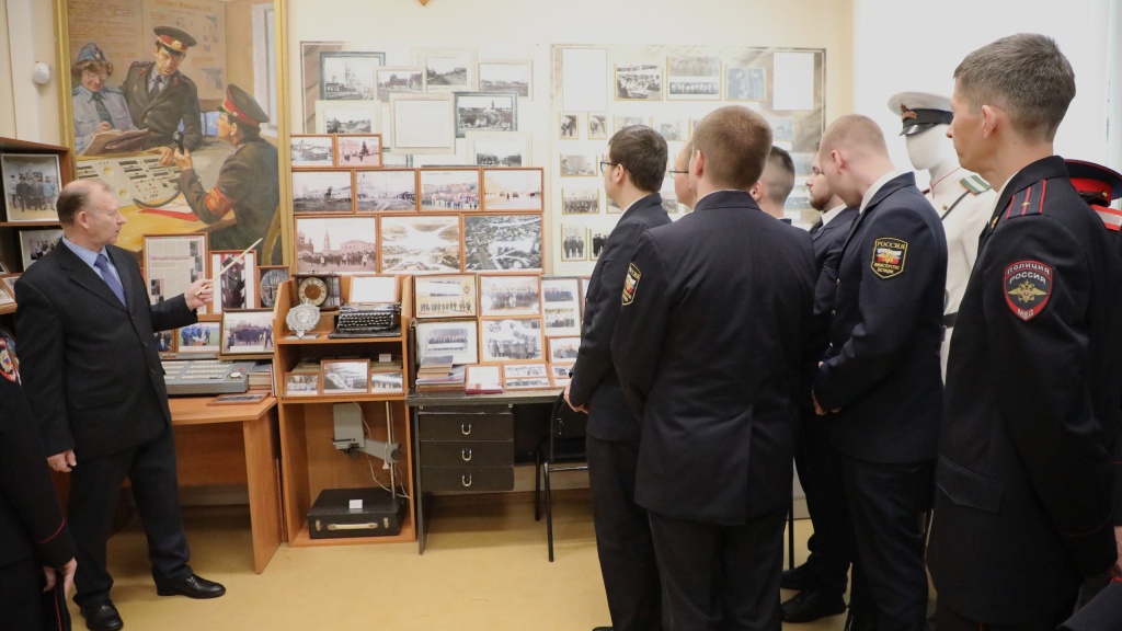 В Саранске студентов Средне-Волжского института познакомили с работой подразделений полиции