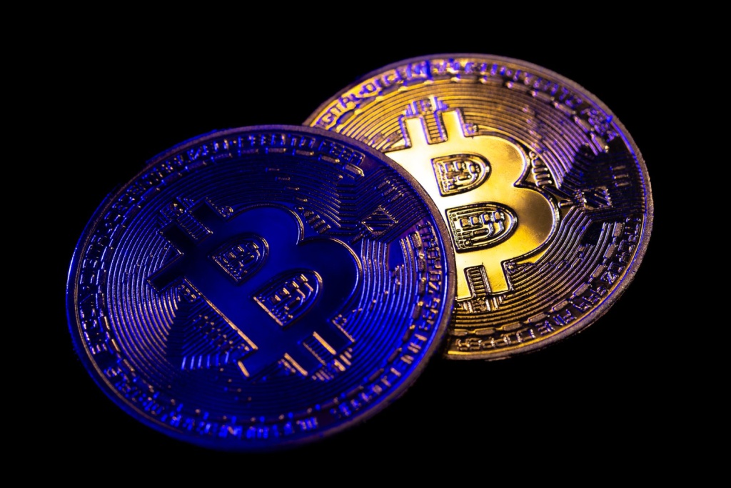 Биткоин снова побил рекорд, достигнув $94 тысячи за единицу
